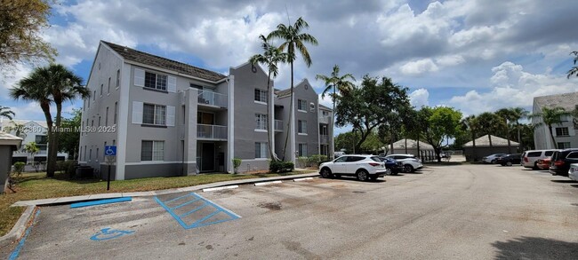Building Photo - 677 SW 111th Ave