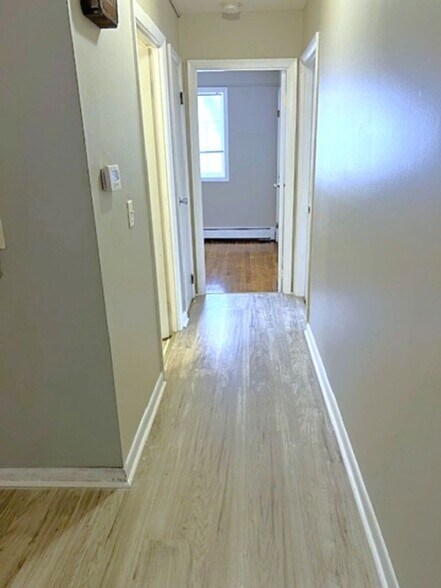 Building Photo - 13 Bissell St