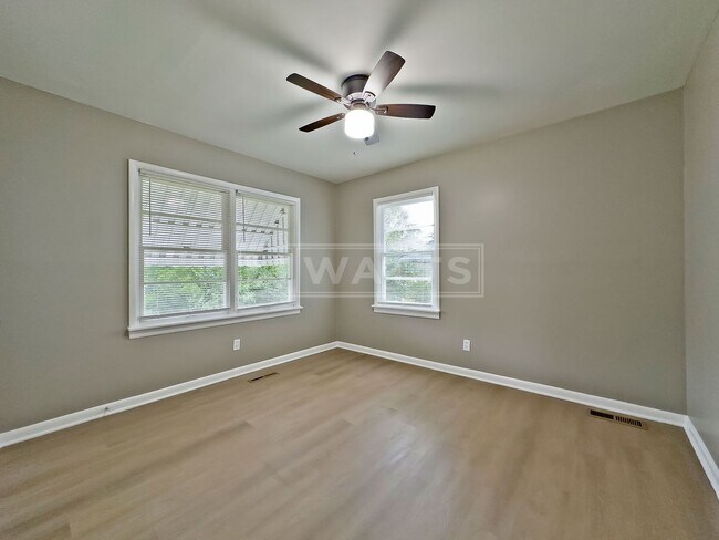 Building Photo - 559 63rd St S