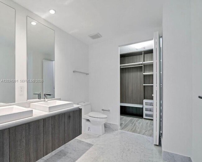 Building Photo - 801 S Miami Ave