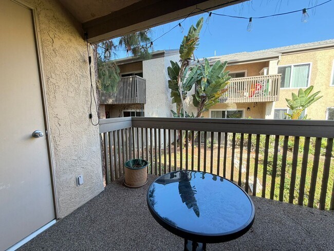 Building Photo - Large Studio in La Jolla / UTC area