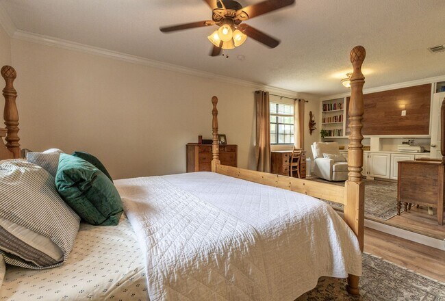 Building Photo - Coming Soon – Home in Lake Forest! | 100 S...