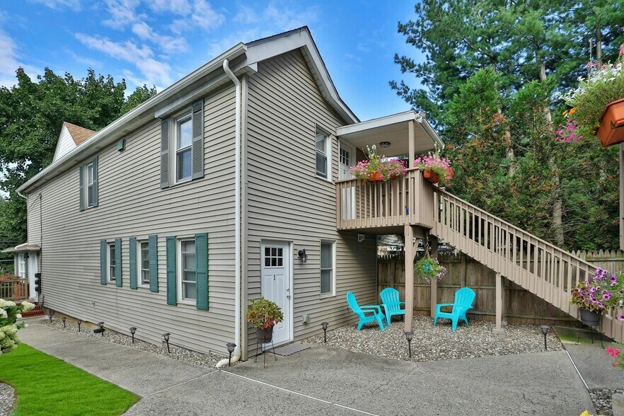 Building Photo - 19 Conger Ave