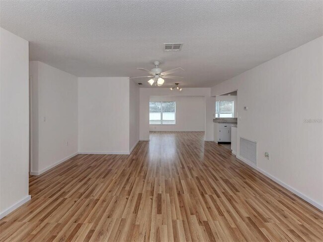 Building Photo - 1215 Mango Ave