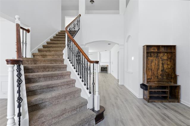 Building Photo - 3601 Sandhurst Dr