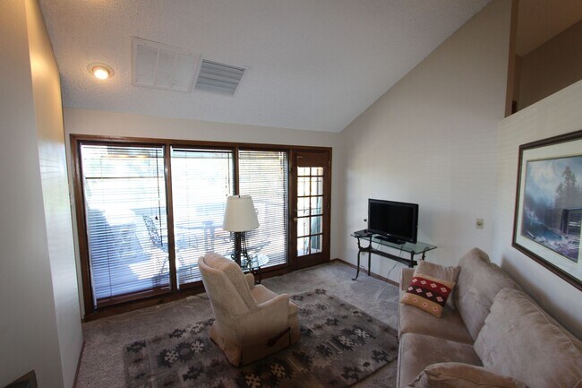 Building Photo - Furnished Country Club Condo | Private Balcony + Golf Course Views