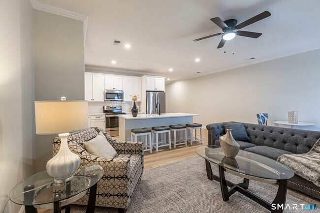 Building Photo - 7 Loomis Rd