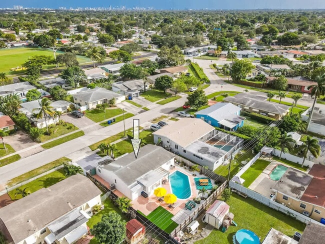 Building Photo - 730 N 72nd Terrace