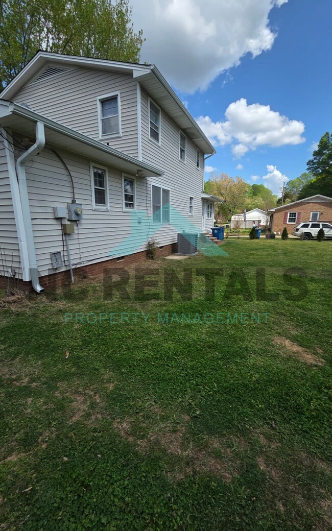 Building Photo - 2300 Carlford Rd