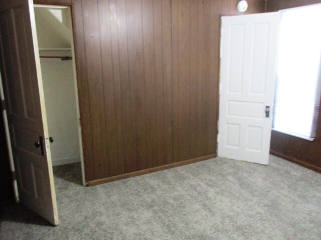 Building Photo - 704 W Mulberry St