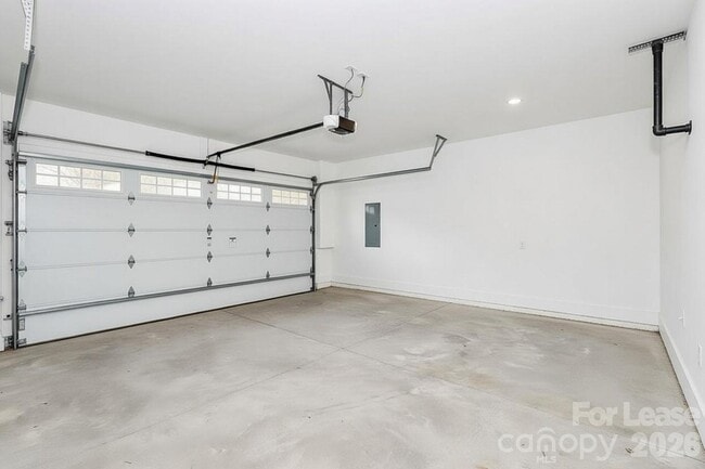 Building Photo - 212 Nelson Ave