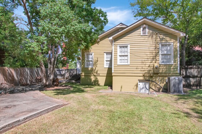 Building Photo - 4097 Redwing Ave