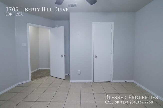 Building Photo - 1705 Liberty Hill Dr