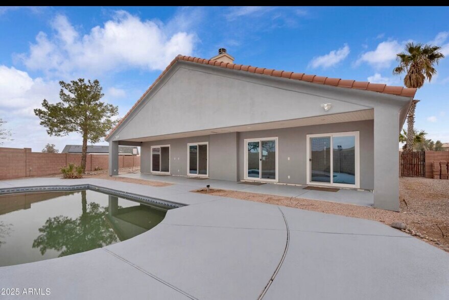 Building Photo - 15482 S Sequoia Cir