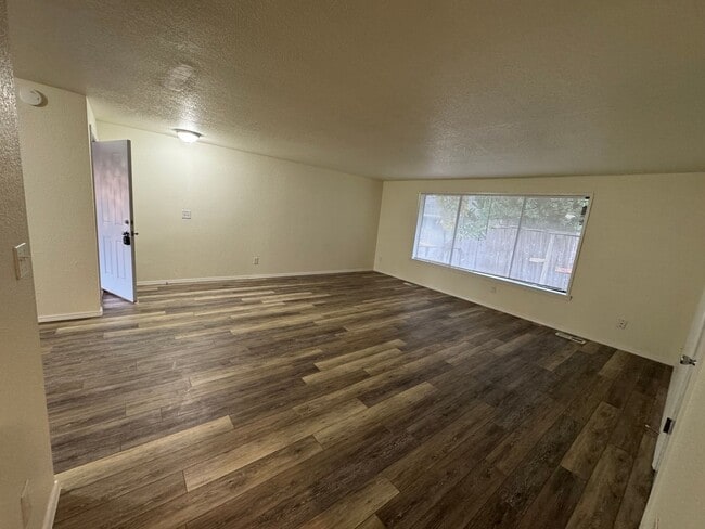 Building Photo - 306 S 20th St