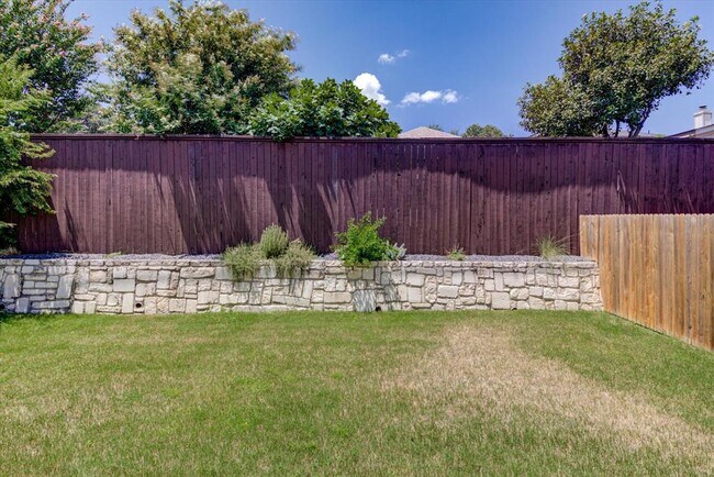 Building Photo - 15610 Ellinger Dr