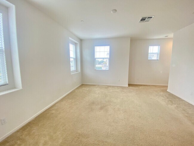 Building Photo - Modern Coastal Living – 2-Bed, 2.5-Bath Ho...