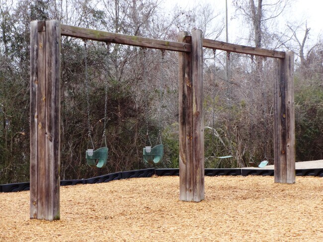 Building Photo - 405 Crystal Oaks Ln