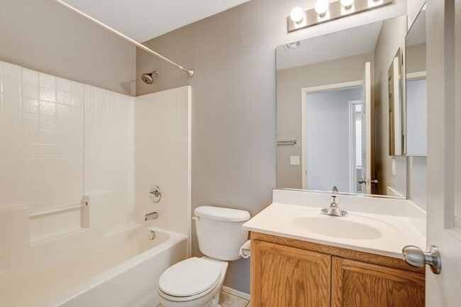 Building Photo - 4 Bedroom Home in the South West / 89139 Area