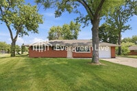 Building Photo - 4883 Thoreau Ave