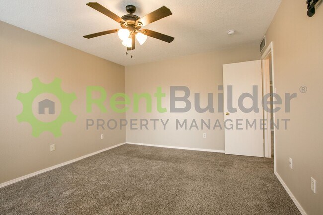 Building Photo - ***LEASE PENDING PLEASE APPLY AT YOUR OWNE DISCRETION***
