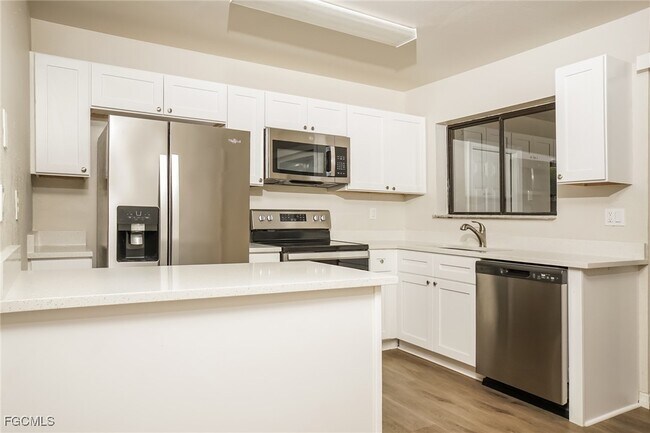 Building Photo - 5940 Talbrook Rd