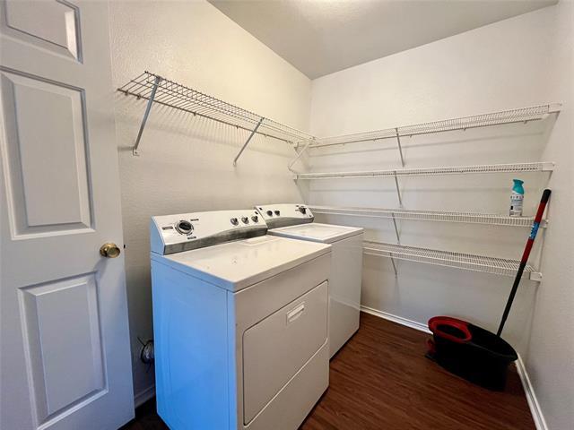 Building Photo - 2200 Lookout Ln