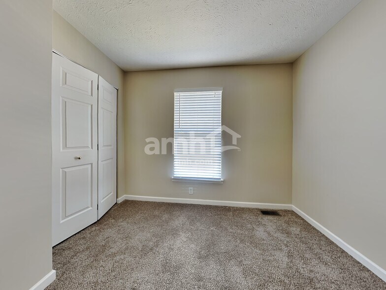 Building Photo - 251 Indian Pointe Dr