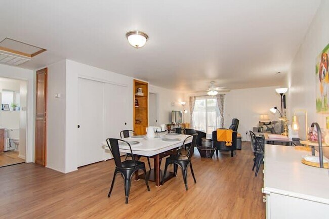 Building Photo - 565 Primrose Dr