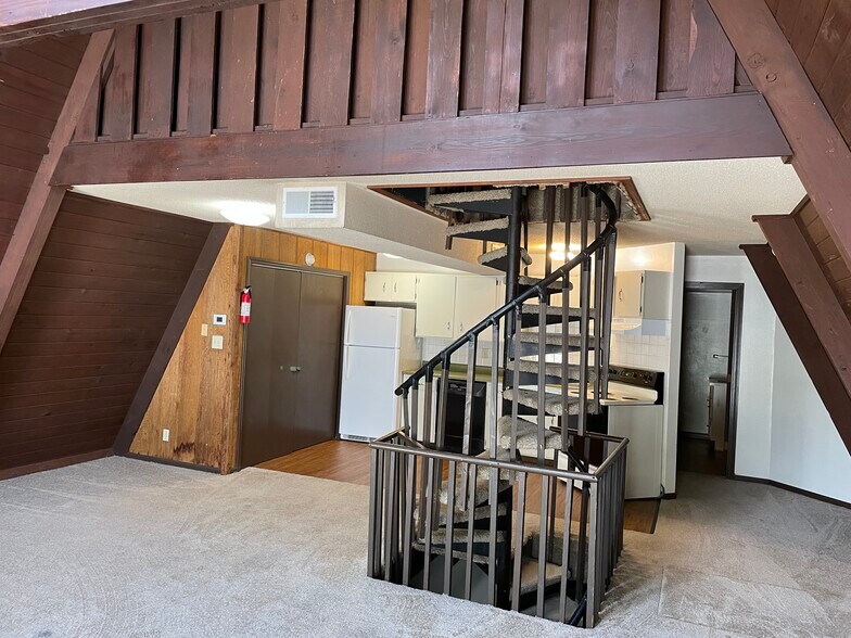 Building Photo - 3102 Alpine Dr