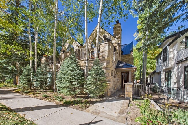 Building Photo - 914 E Cooper Ave