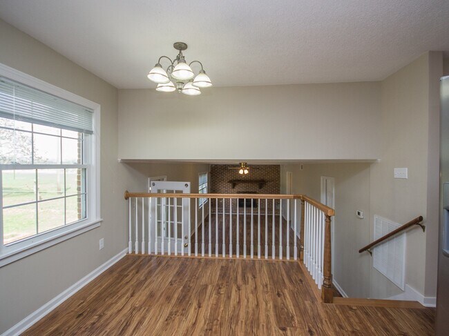 Building Photo - Beautiful Home in Athens City near Buc-ees!