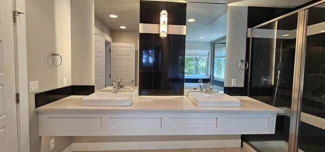 Building Photo - 11330 SE 192nd St