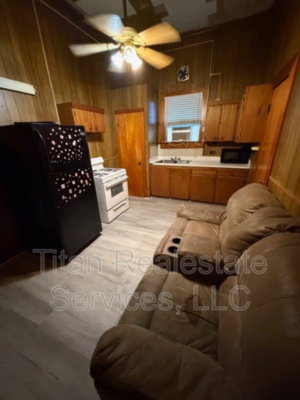 Building Photo - 218 W St Peter St