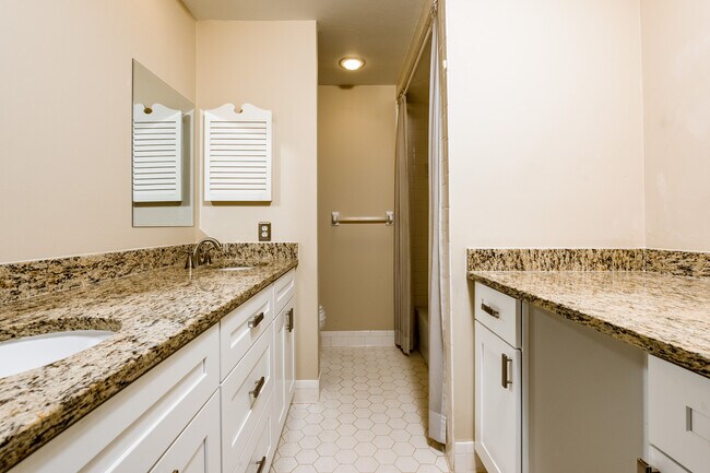 Building Photo - 119 Rio Pinar Dr