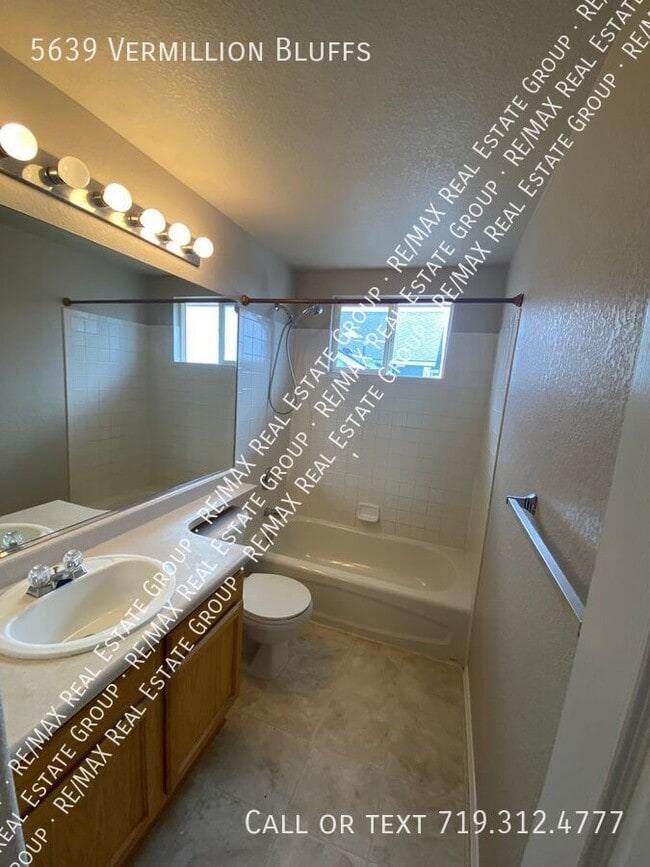 Building Photo - 5639 Vermillion Bluffs Dr