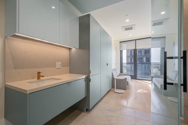Building Photo - 6401 Wilshire Blvd