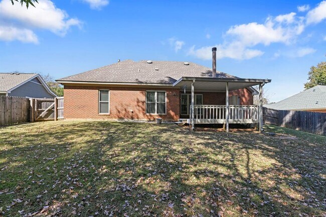 Building Photo - 905 Running Brook Dr
