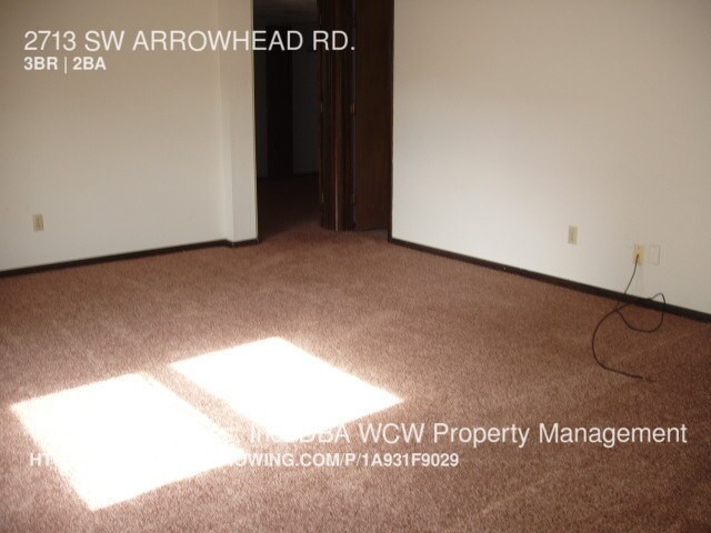 Building Photo - Great Duplex! Great Area!!!
