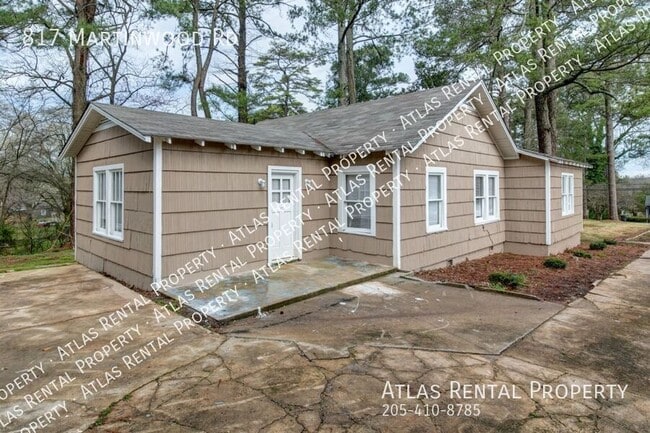 Building Photo - 817 Martinwood Rd