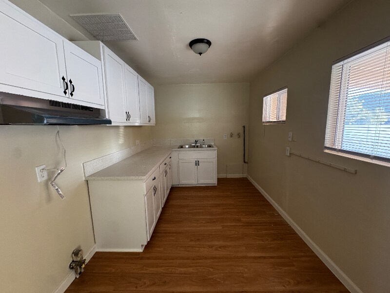 Building Photo - 1571 Sheridan Rd