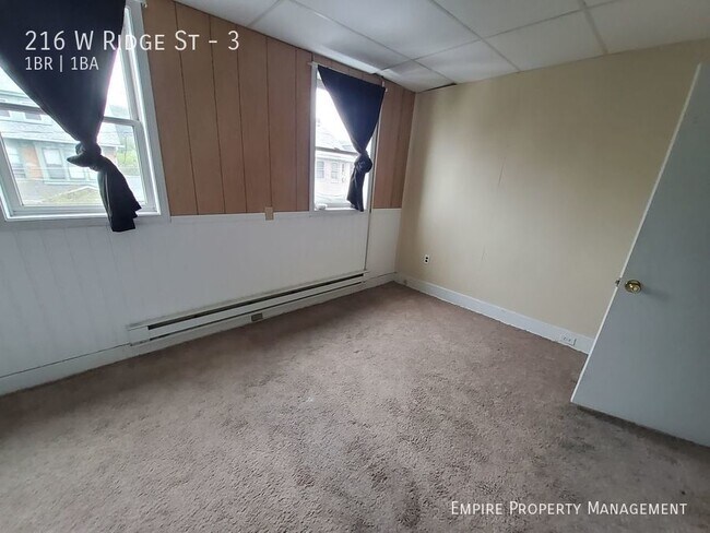 Building Photo - Available Now- 1 bedroom, 1 bathroom in La...