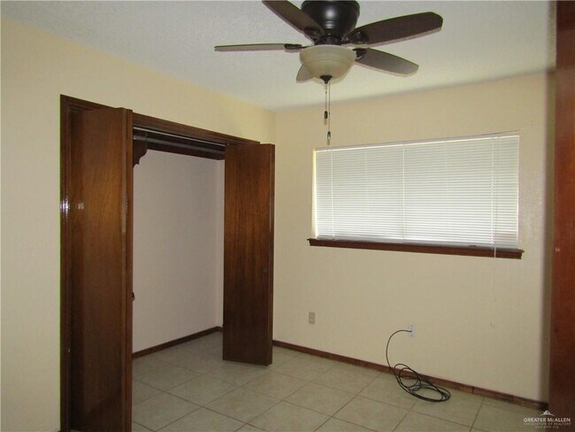 Building Photo - 620 Iris Ave W