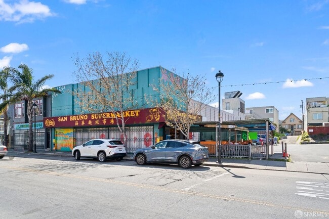 Building Photo - 135 Maddux Ave