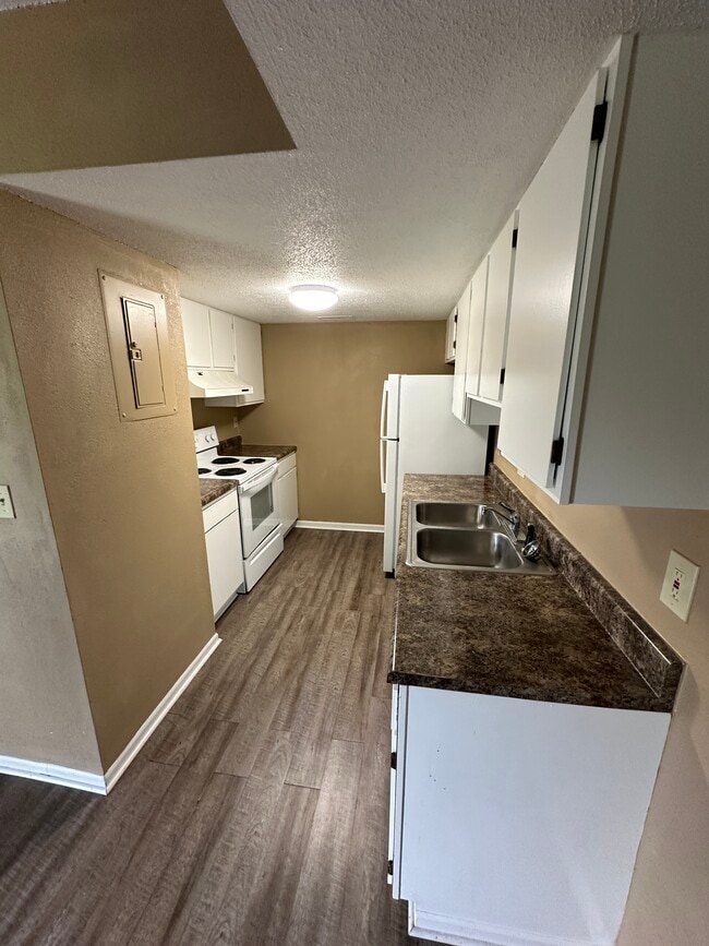 Building Photo - 1524 W 14th Street