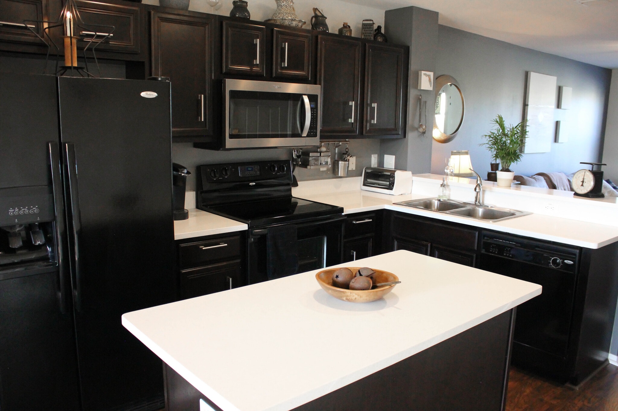 quart countertops - 4822 Tuscan Loon Drive