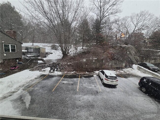 Building Photo - 968 Elm St