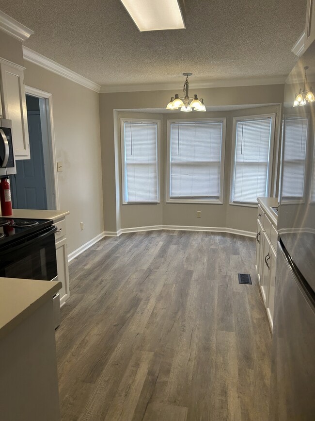Building Photo - 246 Woodcastle Dr