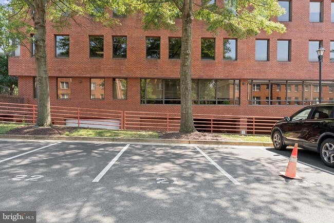 Building Photo - 610 Bashford Ln