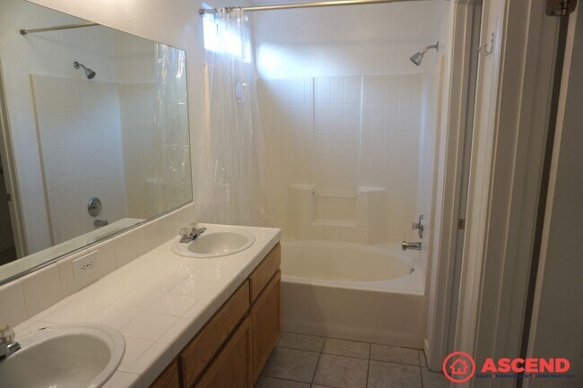 Building Photo - Beautiful Home Near Centennial Highschool!